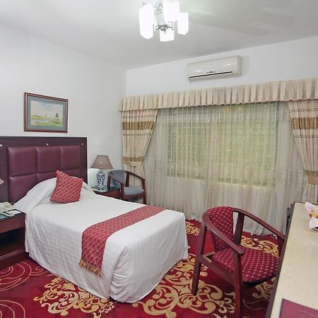 Rigs Inn Dhaka Extérieur photo