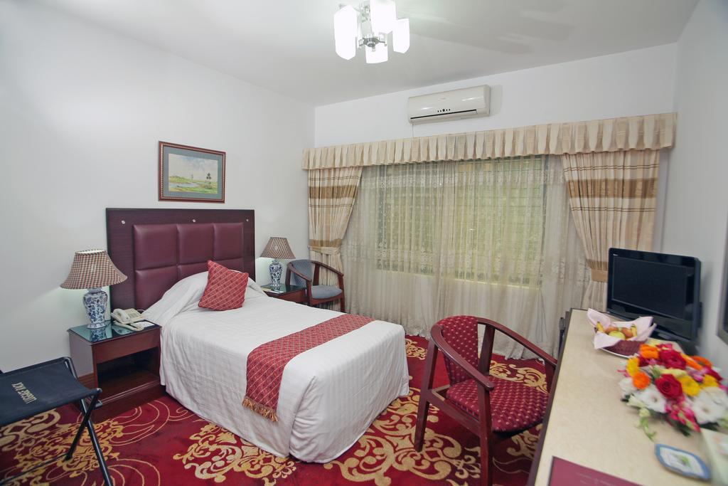 Rigs Inn Dhaka Extérieur photo